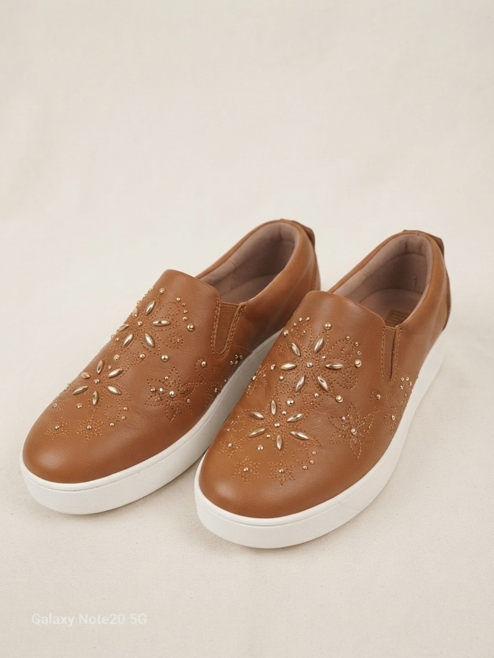 FitFlop Rally Studded Floral Leather Slip-On Sneaker Tan Size 7 EU 38 EUC